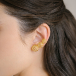 Brinco dourado ear cuff trama em metal