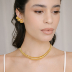 Brinco dourado ear cuff trama em metal