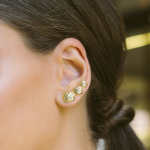 Brinco dourado ear cuff trama em metal